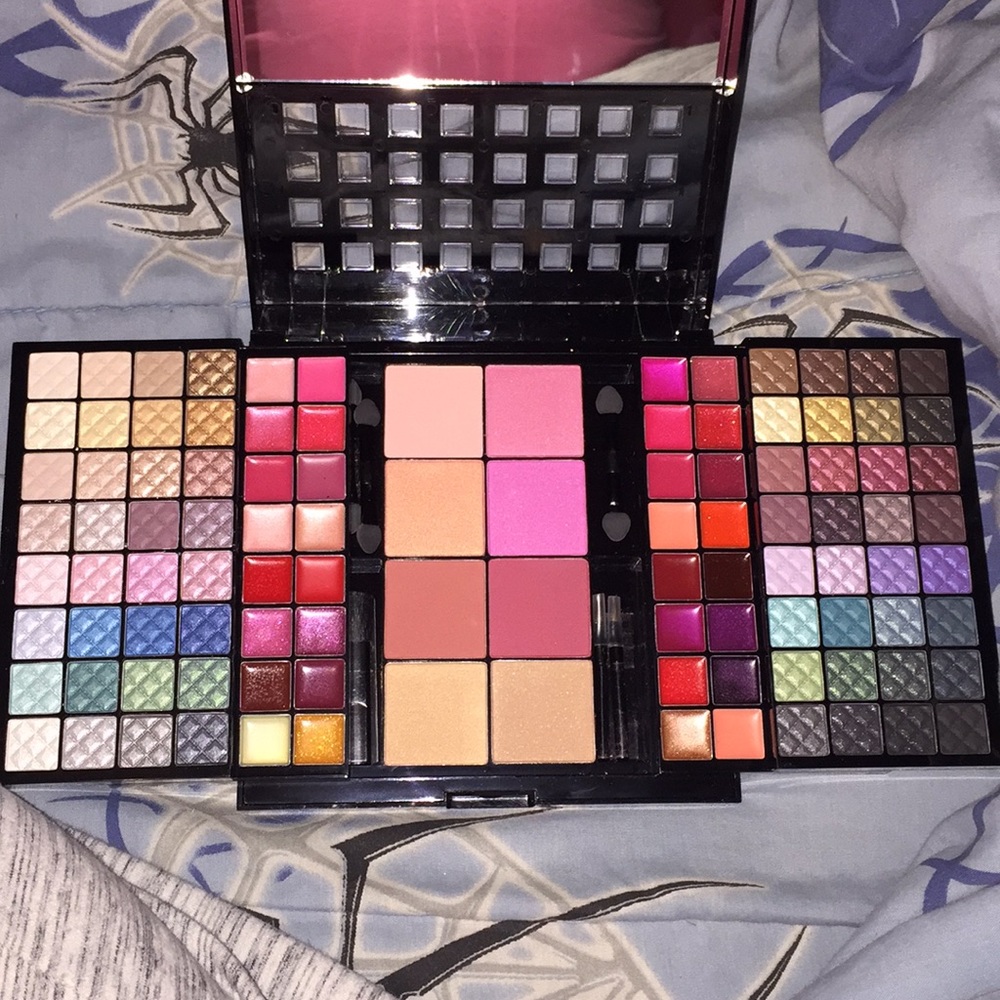 Beauty Essentials Face Collection - Picture 4 of 6